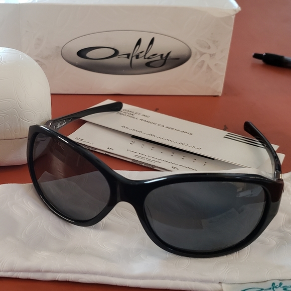 Oakley Accessories - New Oakley abandon polarized womens sunglasses